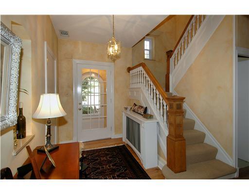 100 Oakhurst Road Pittsburgh, PA 15215 - Photo 4 of 17 Entry/Foyer.
