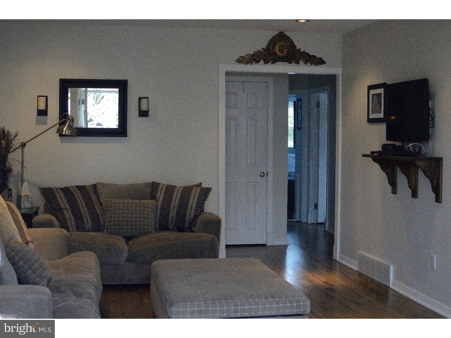 1030 Surrey Road Philadelphia, PA 19115 - Photo 7 of 24 Living Room