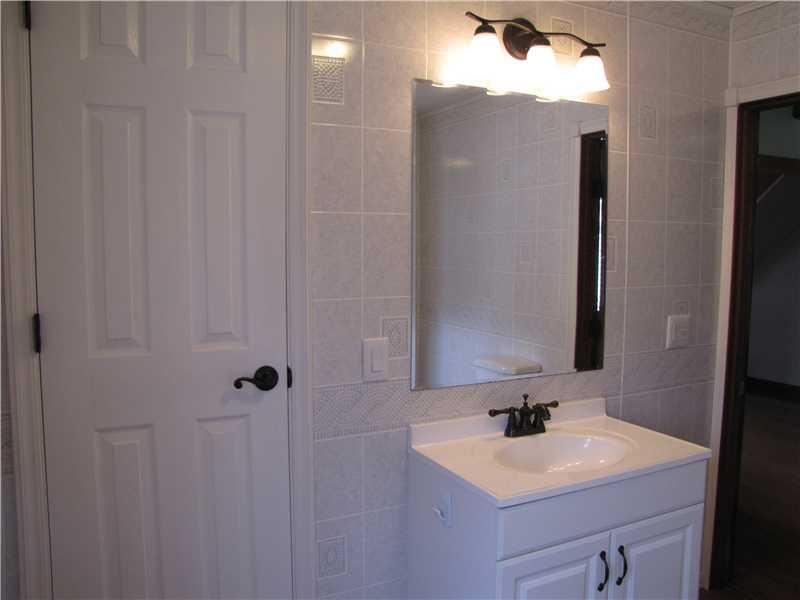 509 Riverside Drive Augusta, ME 04330 - Photo 11 of 20 Bathroom. Full bath