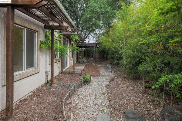 $900,000 | 1129 Brittany Hills Court, Martinez, CA 94553