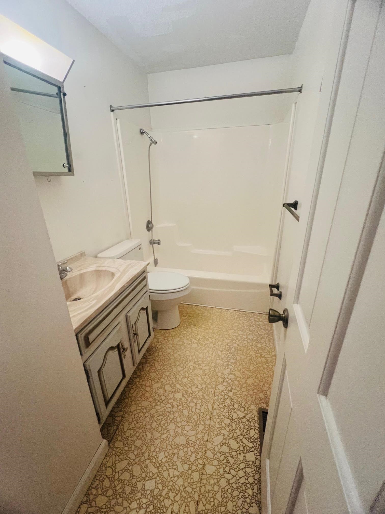 81 Carriage Hill Road Brattleboro, VT 05301 - Photo 3 of 25