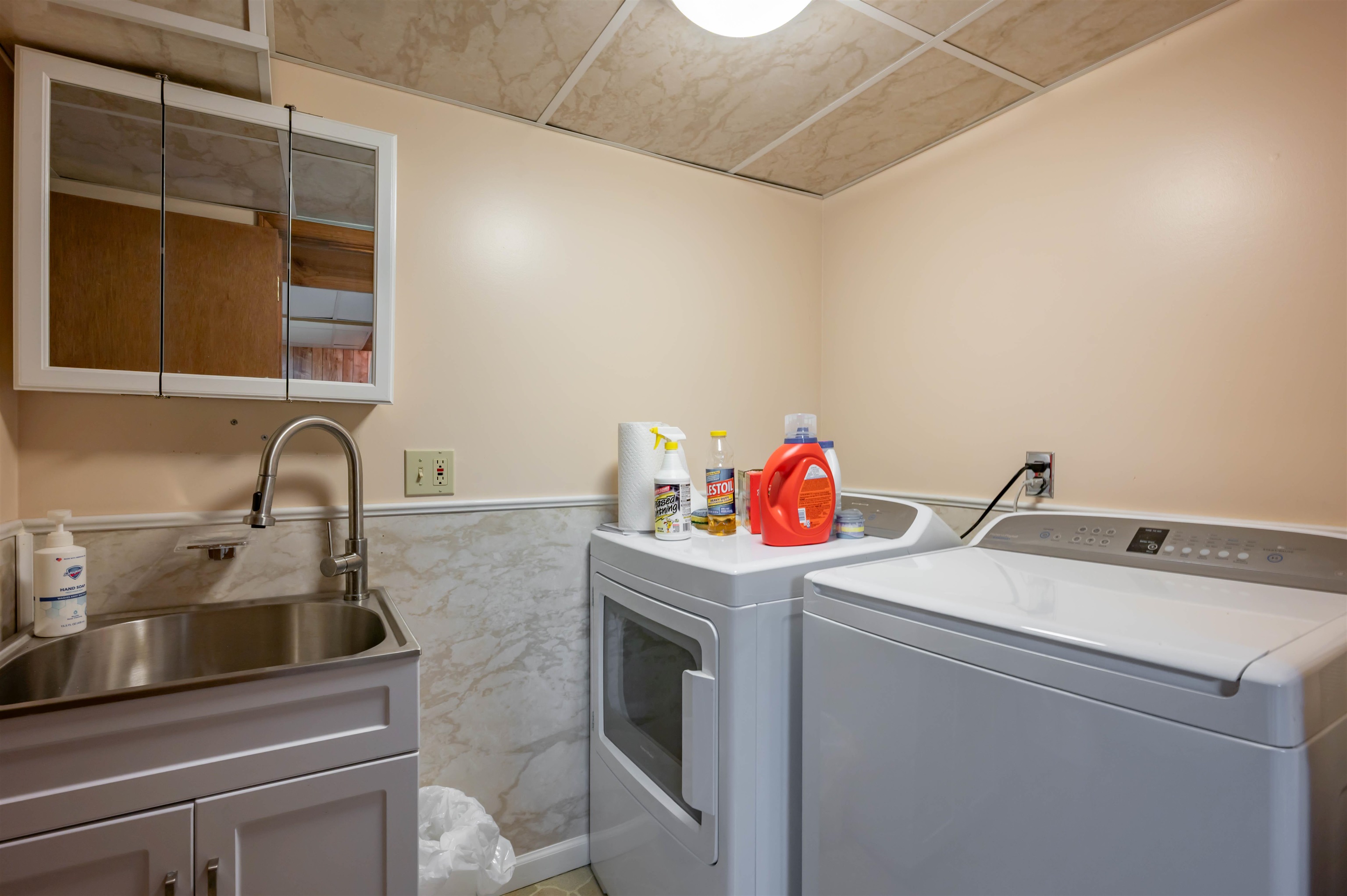 6 Aztec Road Nashua, NH 03063 - Photo 21 of 29