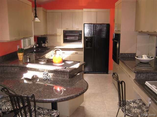 246 Stephens Road Grosse Pointe, MI 48236 - Photo 6 of 25 6