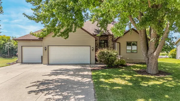 $700,000 | 358 South 5th Street, Winneconne, WI 54986