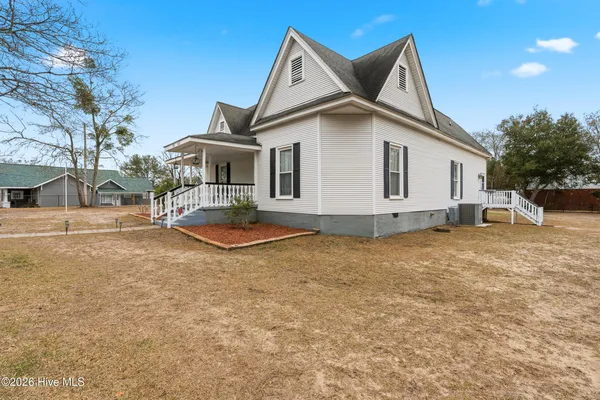 $279,900 | 207 Oak Avenue, Hamlet, NC 28345
