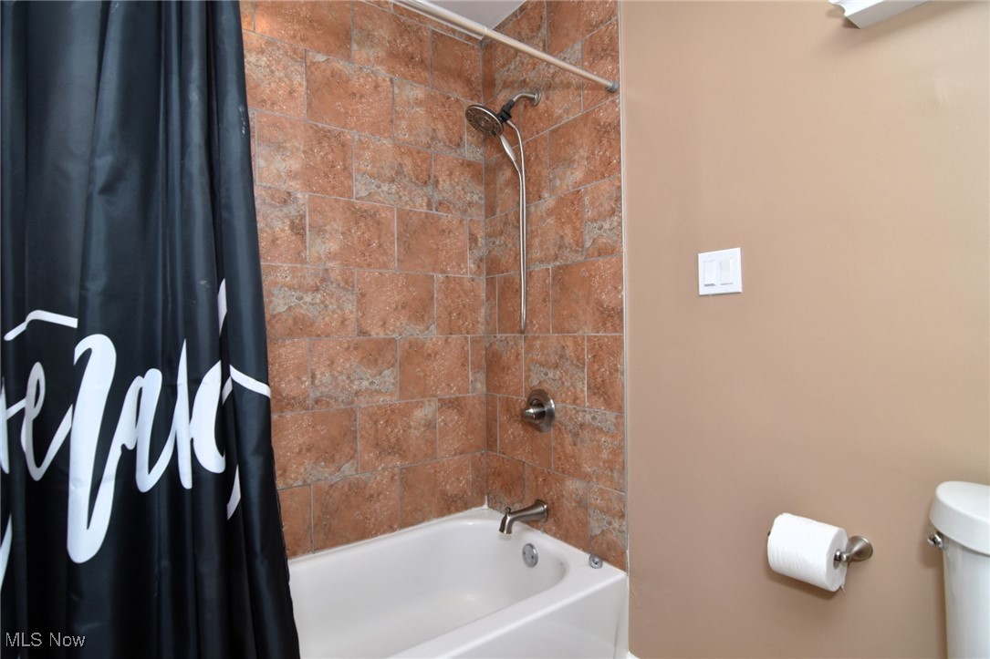 4498 Telhurst Road Cleveland, OH 44121 - Photo 22 of 33