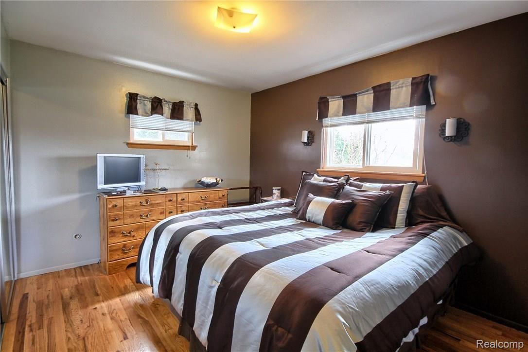 14752 Reeck Road Southgate, MI 48195 - Photo 11 of 29 Master Bedroom 2nd View.jpg