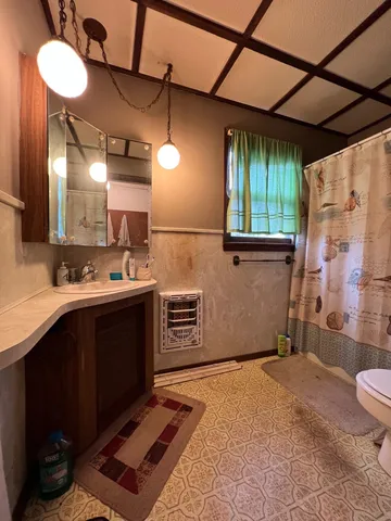 $79,900 | 406 South 3rd Street, Arkansas City, KS 67005