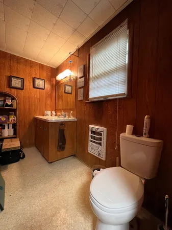 $79,900 | 406 South 3rd Street, Arkansas City, KS 67005