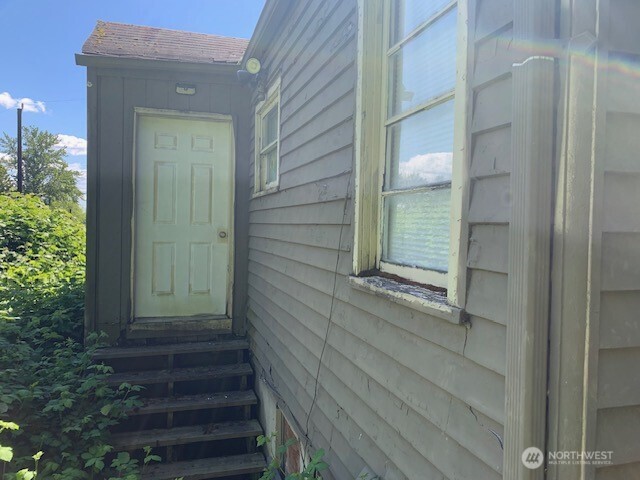 13076 Renton Avenue South Renton, WA 98178 - Photo 11 of 15 a view of front door