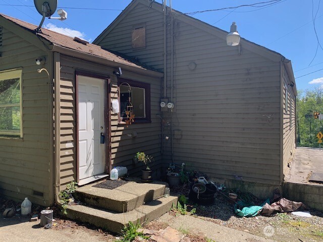 13076 Renton Avenue South Renton, WA 98178 - Photo 13 of 15 a backyard of a house with a fountain