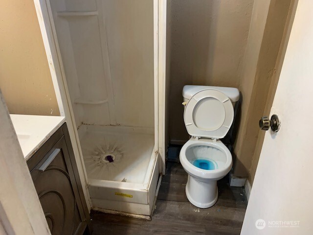 13076 Renton Avenue South Renton, WA 98178 - Photo 10 of 15 a bathroom with a toilet and a shower