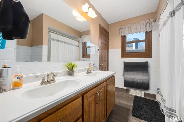 $269,990 | 4304 South Arn Court, Mapleton, IL 61547