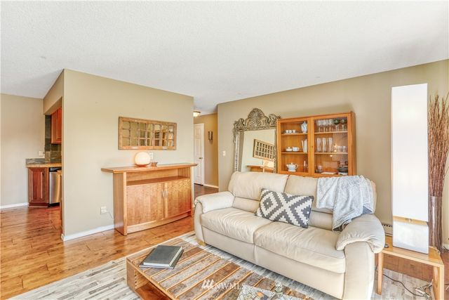 $435,000 | 5021 Ripley Lane North, Unit 102, Renton, WA 98056