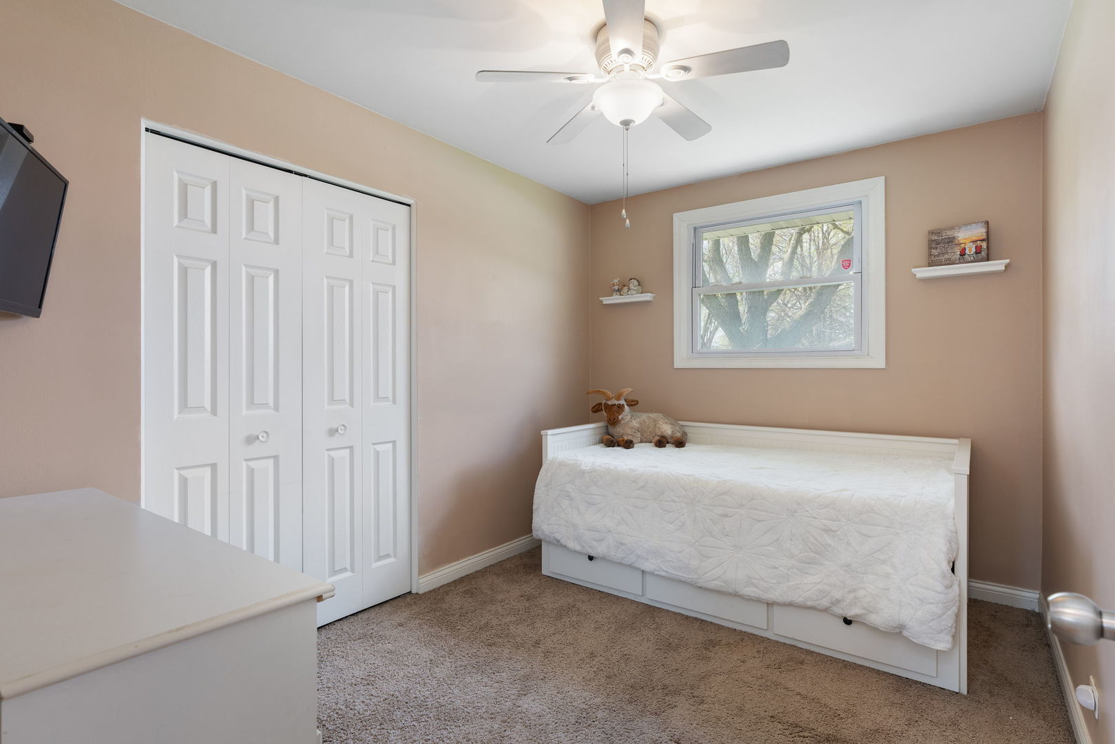 575 Aztec Drive Carol Stream, IL 60188 - Photo 13 of 20 a bedroom with a bed and a chandelier