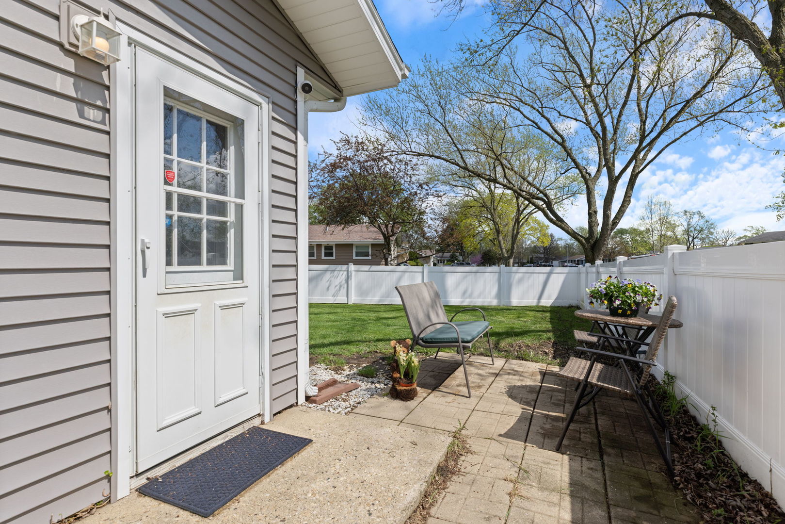 575 Aztec Drive Carol Stream, IL 60188 - Photo 17 of 20 a view of a chair and table in backyard of the house