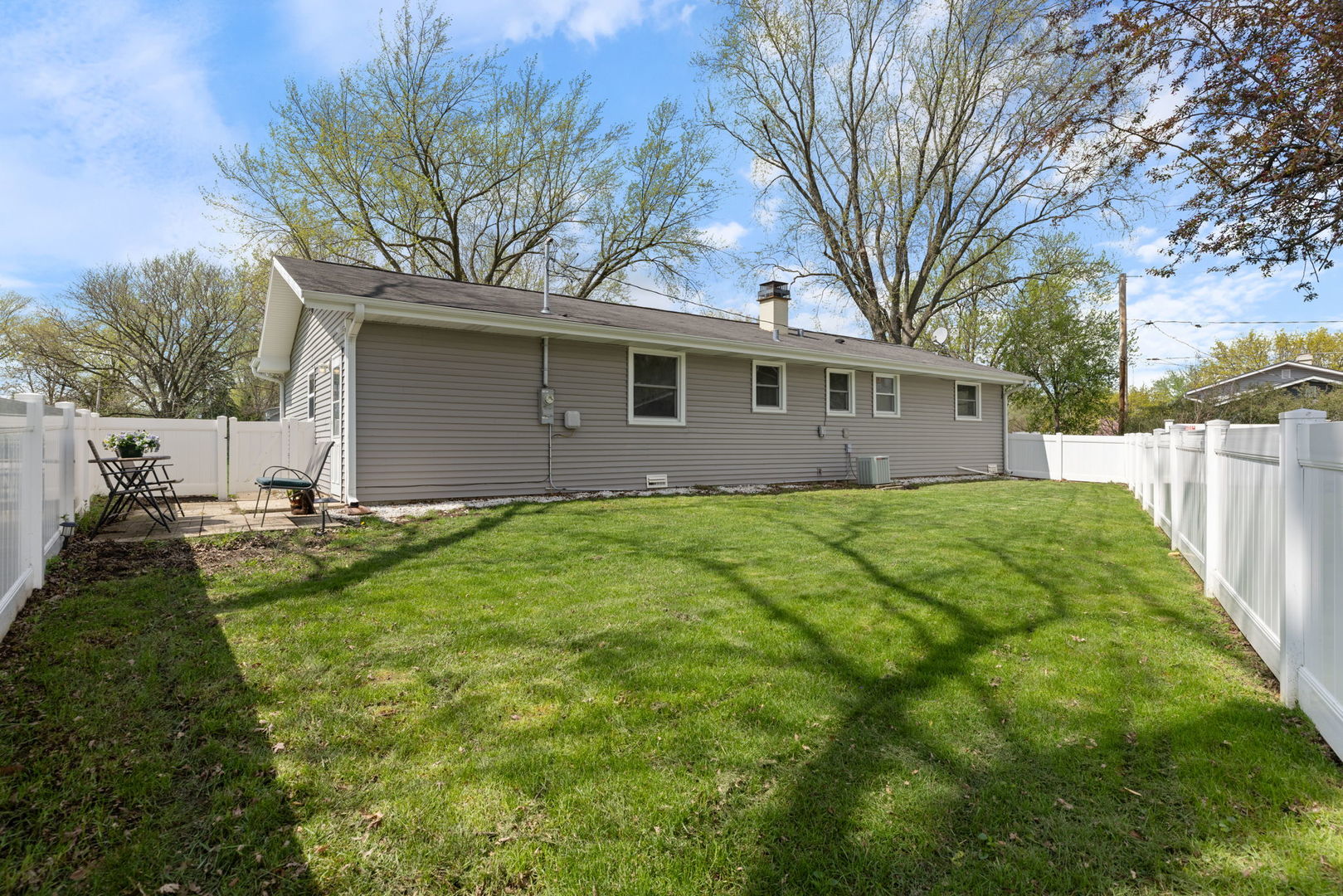 575 Aztec Drive Carol Stream, IL 60188 - Photo 18 of 20 a front view of house with yard and green space