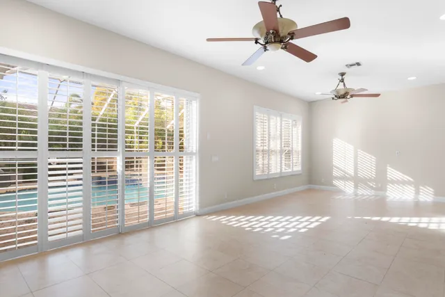 a view of livingroom with furniture