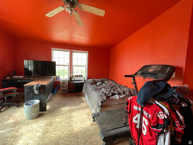 240 Horseshoe Bend Road Vernal, UT 84078 - Photo 19 of 41 Additional family room with vaulted ceiling and ceiling fan