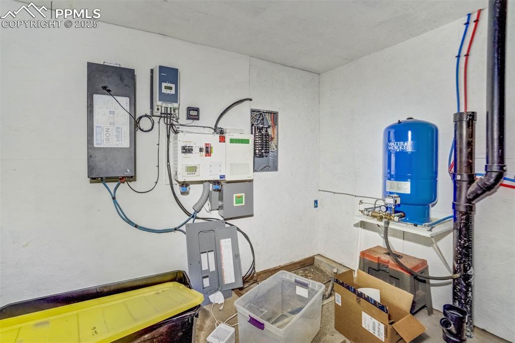 1440 Range Road Guffey, CO 80820 - Photo 36 of 50 a room with gym equipment