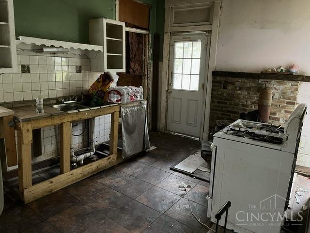3300 Dickinson Road Cincinnati, OH 45211 - Photo 8 of 11 Gallery Image 8