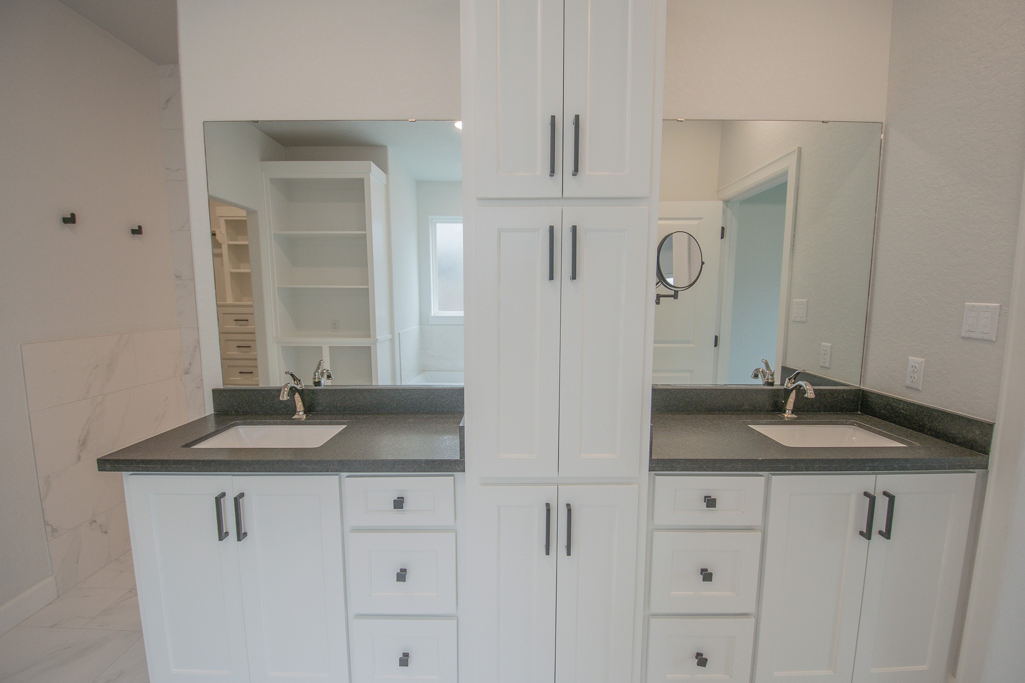 16 Greystone Court Angleton, TX 77515 - Photo 24 of 43 Double Sinks with Storage