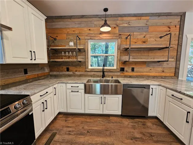 $849,000 | 1228 Powder Horn Mountain Road, Deep Gap, NC 28618