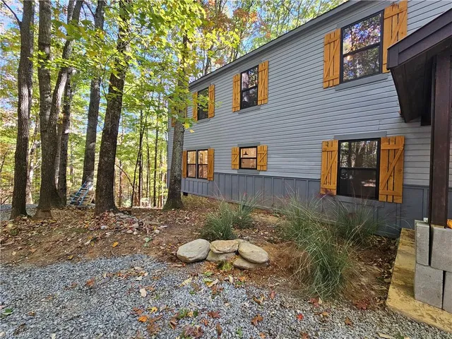 $849,000 | 1228 Powder Horn Mountain Road, Deep Gap, NC 28618
