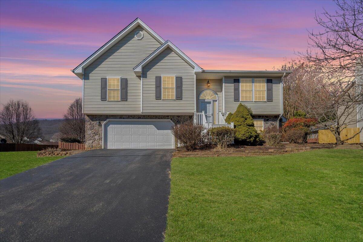 5910 Huntridge Road Roanoke, VA 24019 - Photo 1 of 21 Front
