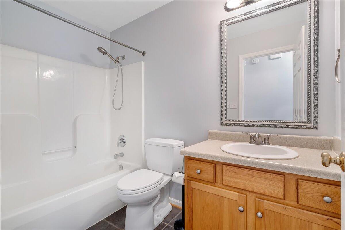 5910 Huntridge Road Roanoke, VA 24019 - Photo 11 of 21 Main Bath