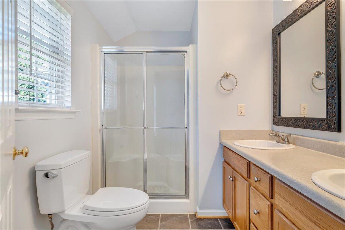 5910 Huntridge Road Roanoke, VA 24019 - Photo 13 of 21 Bathroom 2
