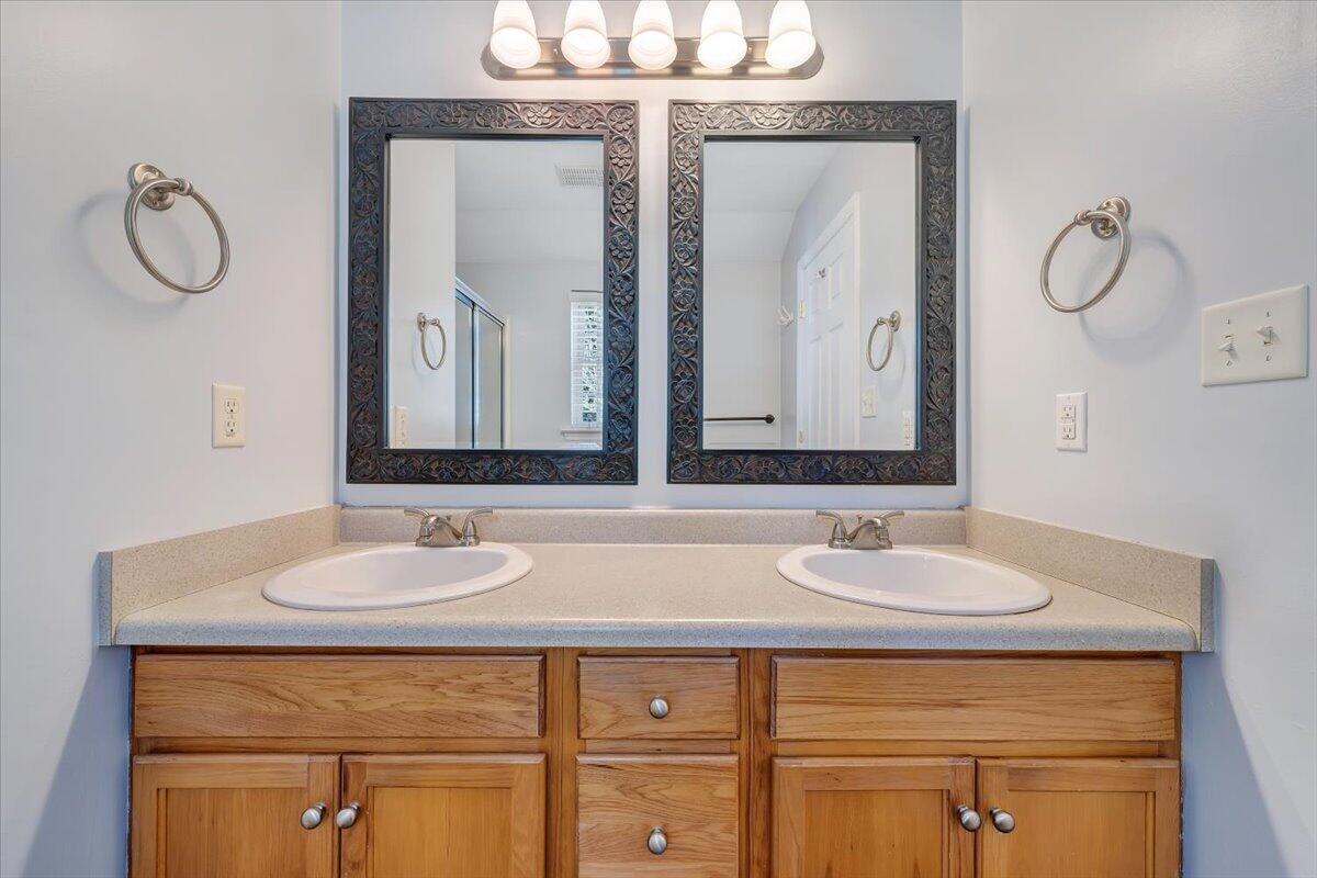 5910 Huntridge Road Roanoke, VA 24019 - Photo 14 of 21 Bathroom 2