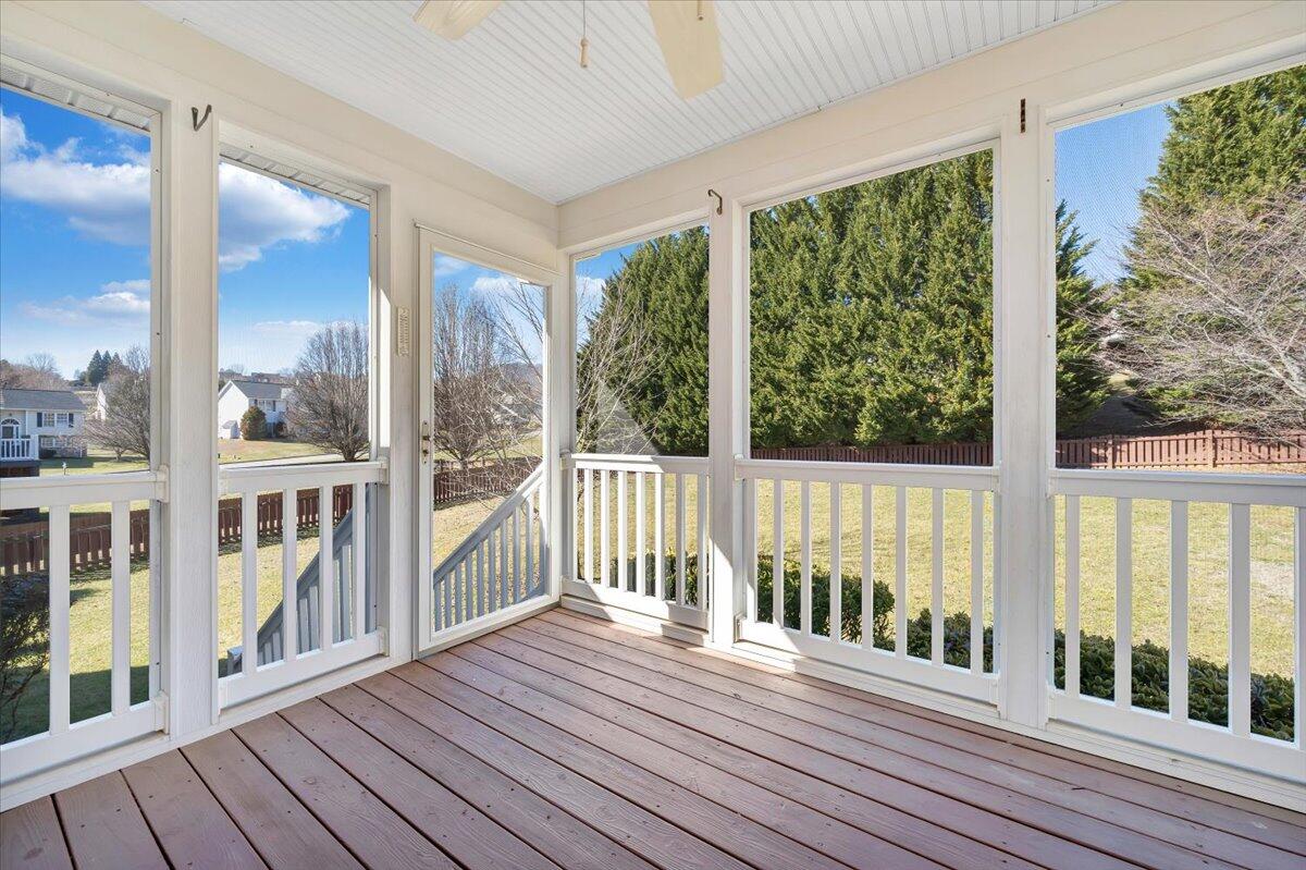 5910 Huntridge Road Roanoke, VA 24019 - Photo 18 of 21 Screened Porch
