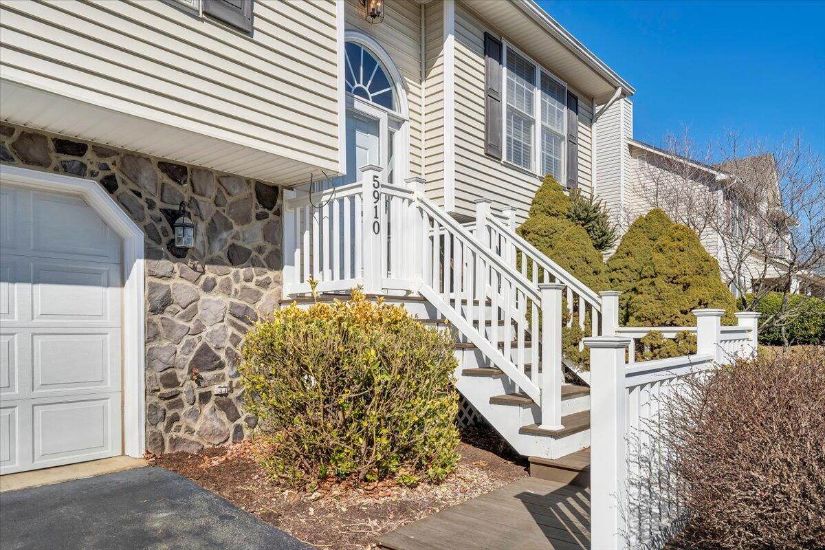 5910 Huntridge Road Roanoke, VA 24019 - Photo 2 of 21 Entry