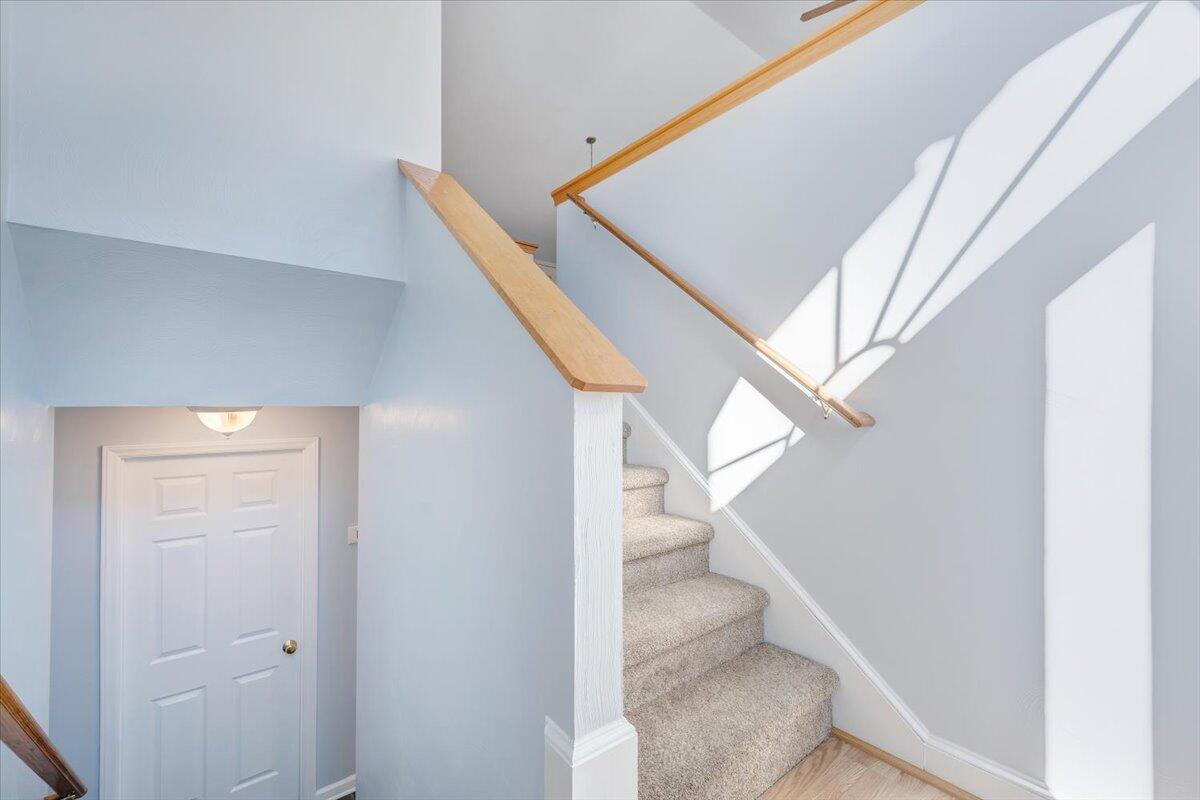 5910 Huntridge Road Roanoke, VA 24019 - Photo 4 of 21 Foyer