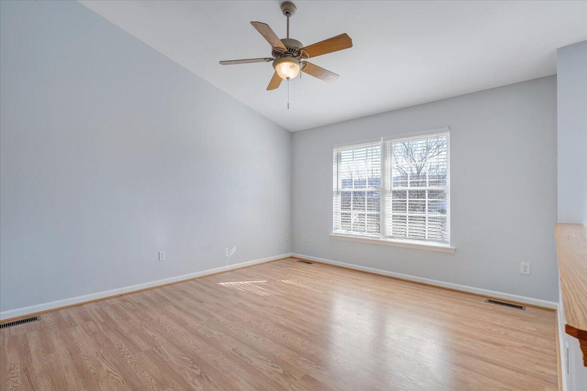 5910 Huntridge Road Roanoke, VA 24019 - Photo 5 of 21 Livingroom
