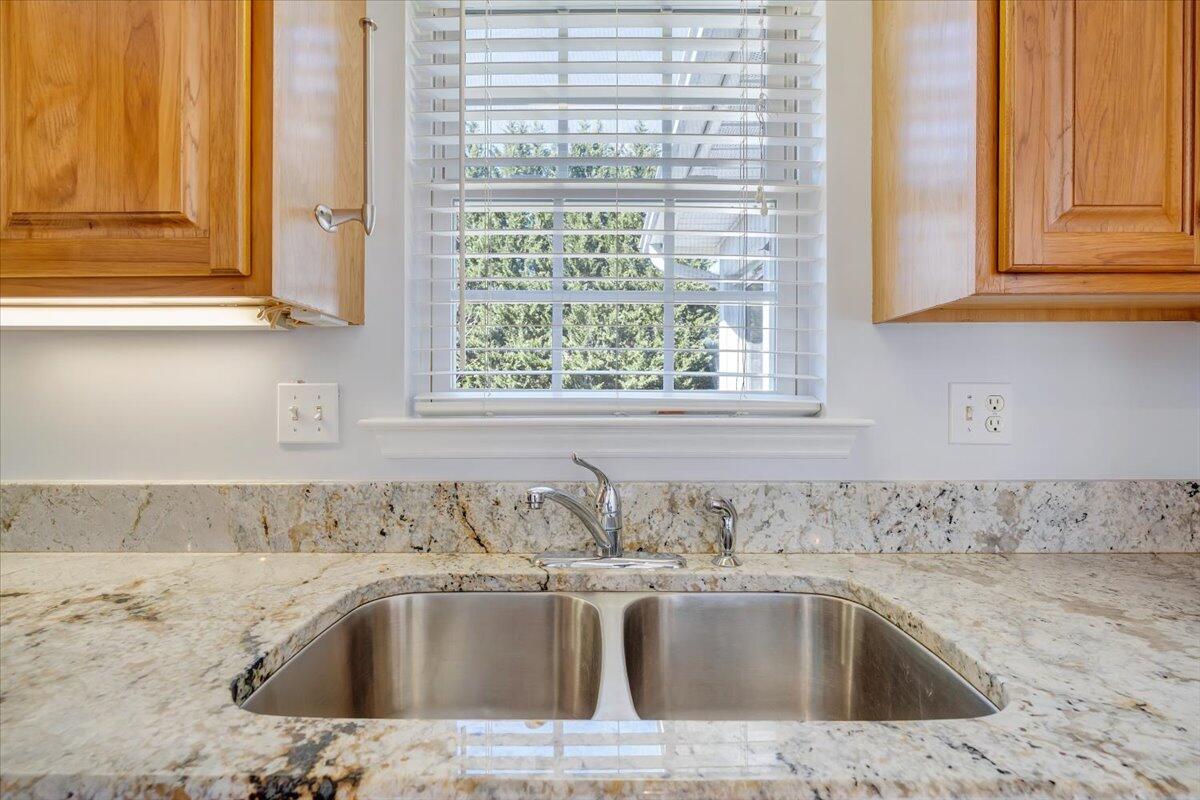 5910 Huntridge Road Roanoke, VA 24019 - Photo 10 of 21 Kitchen
