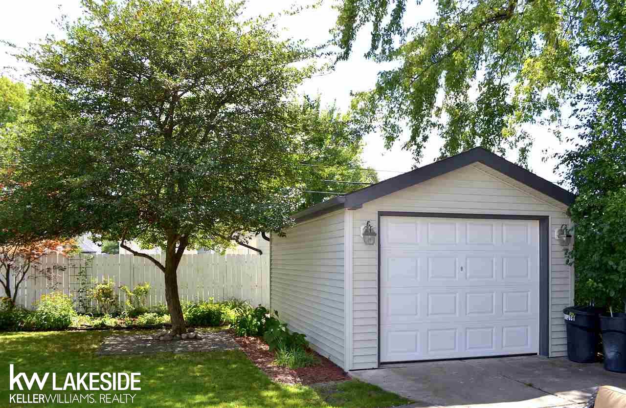 971 Columbia Road Berkley, MI 48072 - Photo 3 of 28