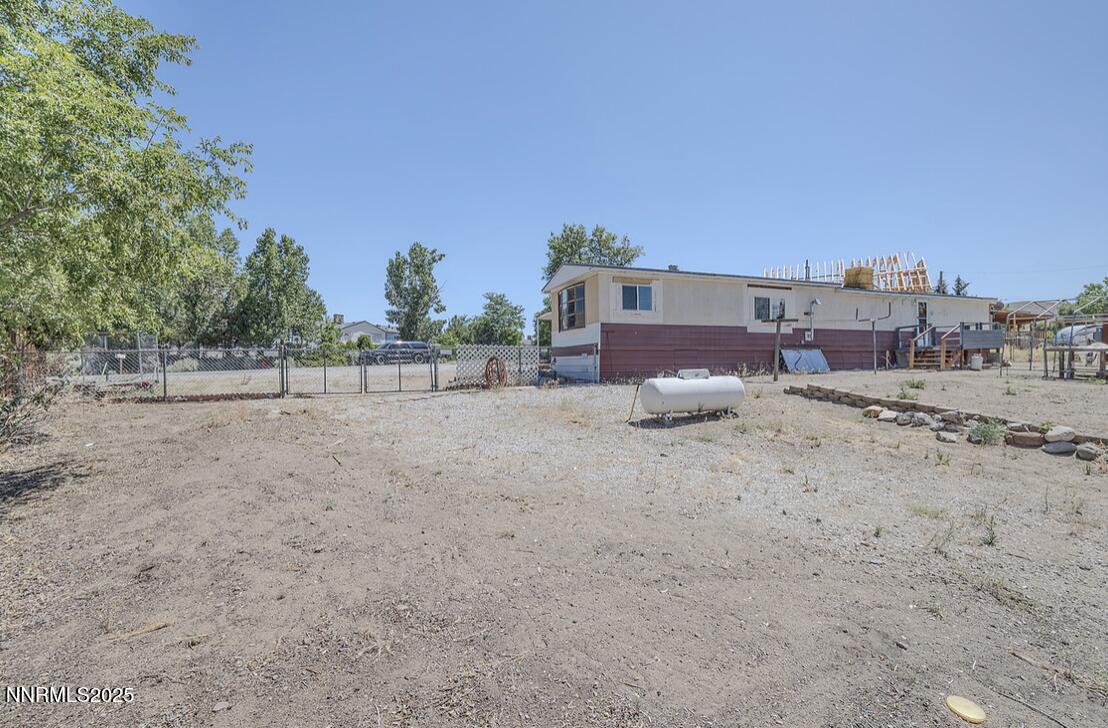 17530 Thrush Lane Reno, NV 89508 - Photo 15 of 25 a view of a dry yard with wooden fence
