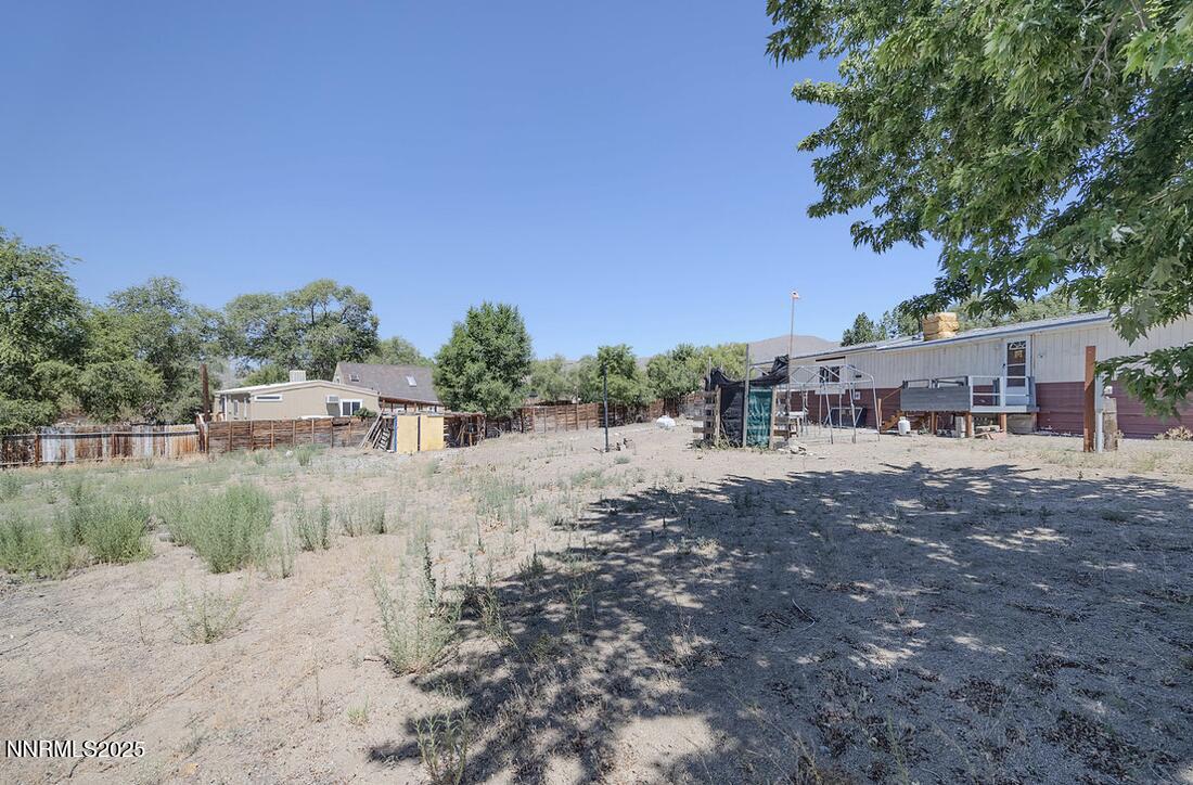 17530 Thrush Lane Reno, NV 89508 - Photo 17 of 25 a view of a town with large trees