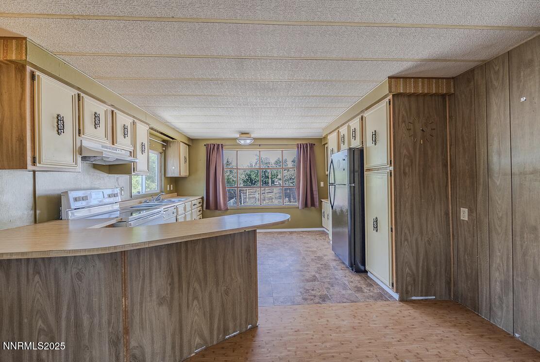 17530 Thrush Lane Reno, NV 89508 - Photo 5 of 25 a view of an empty room with a window