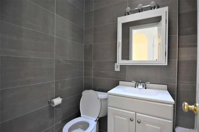 $860,000 | 59-32 164th Street | Queensboro Hill