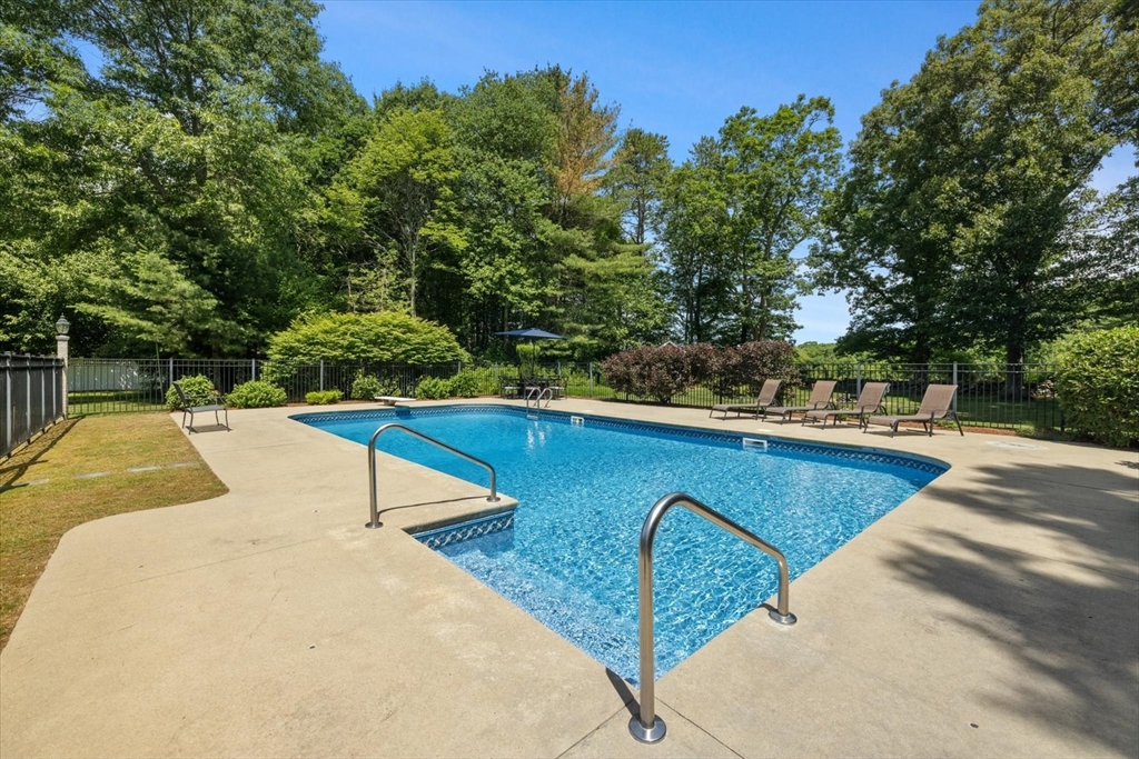 16 King Philip Path Mendon, MA 01756 - Photo 31 of 42