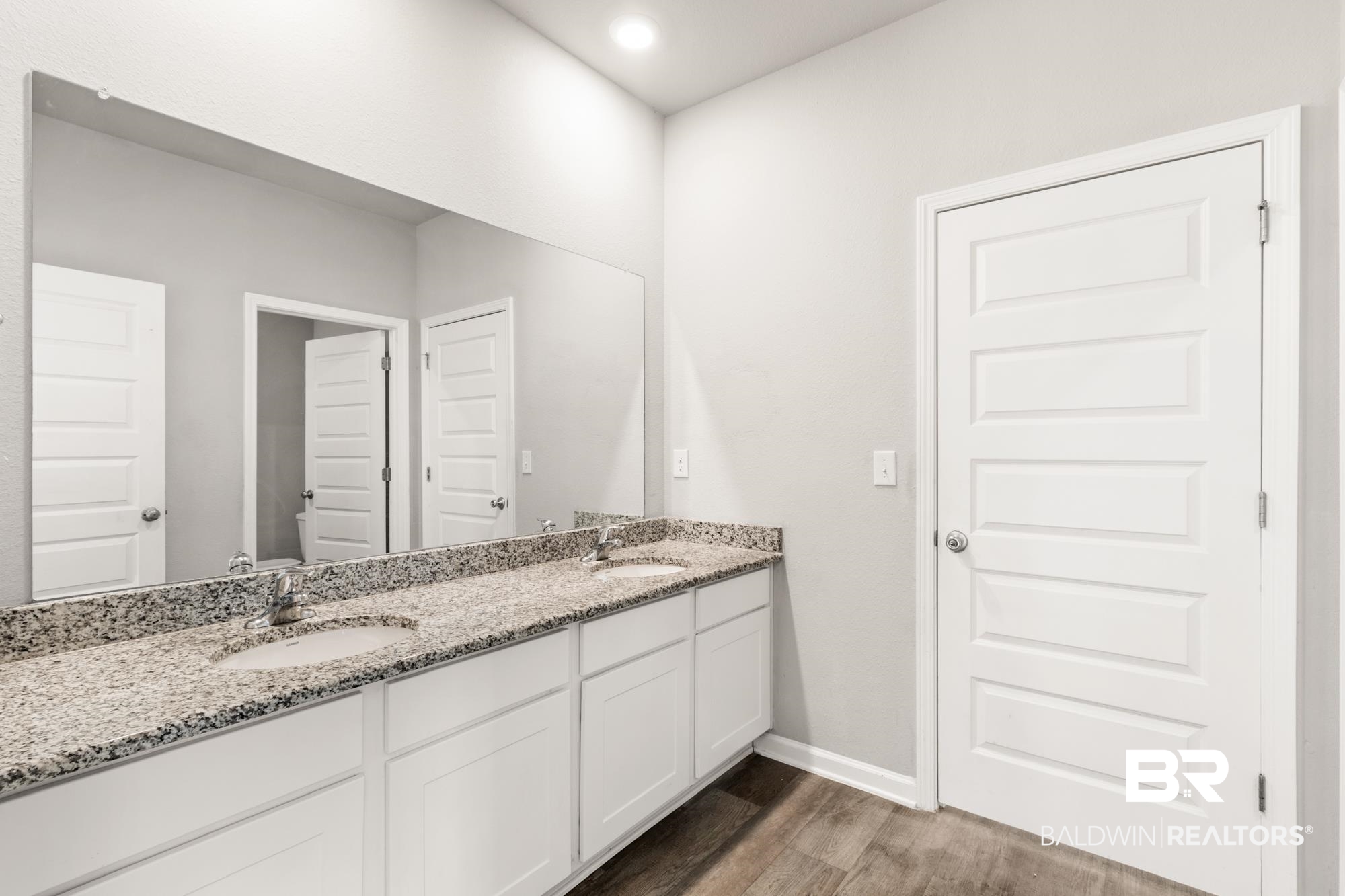 24007 Veranda Circle Elberta, AL 36530 - Photo 16 of 25 Jack and Jill Bath