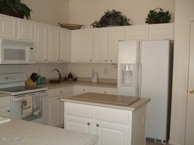 4478 East Walnut Road Gilbert, AZ 85298 - Photo 11 of 23 Kitchen Island