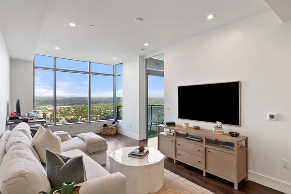 $3,850 | 501 West Avenue, Unit 3402, Austin, TX 78701
