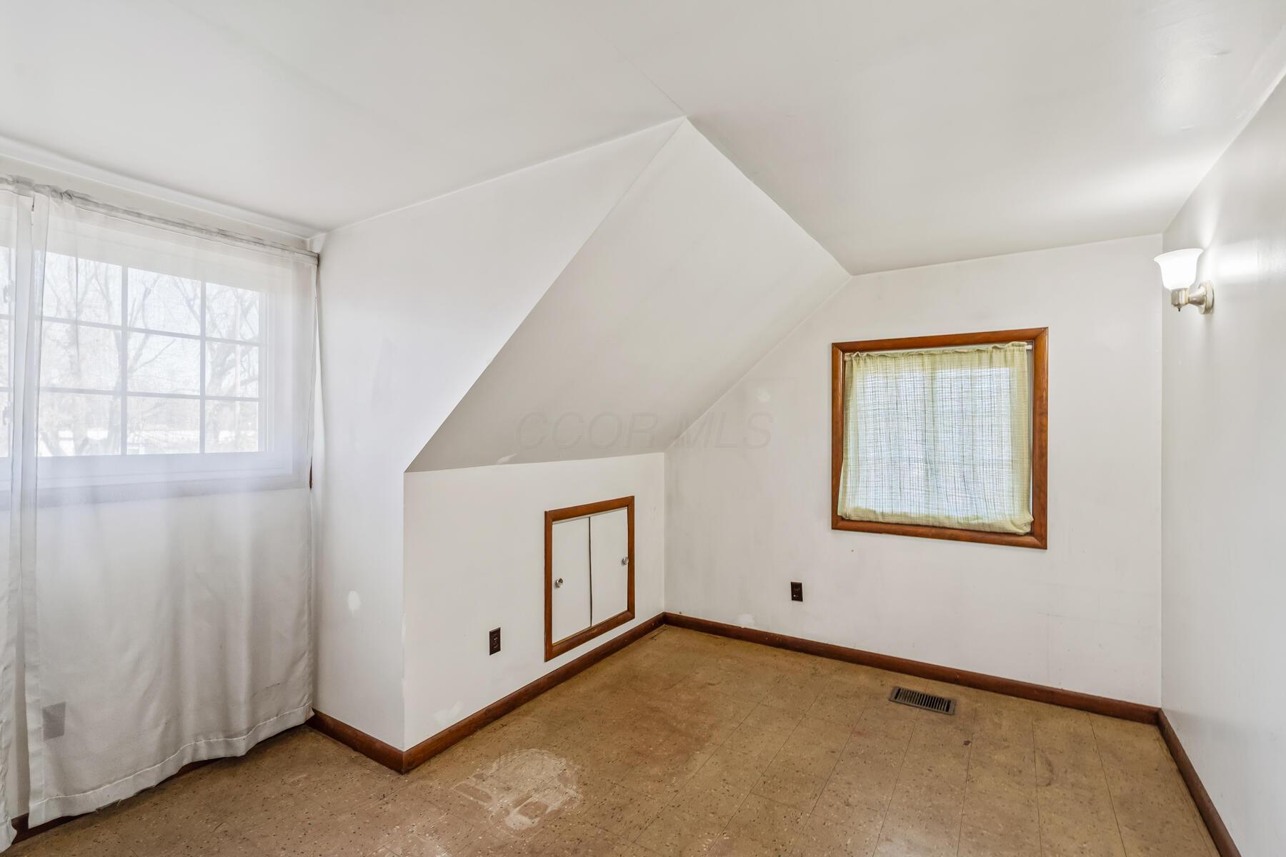 1384 Moler Road Columbus, OH 43207 - Photo 13 of 32 25-web-or-mls-1384 Moler Rd-125