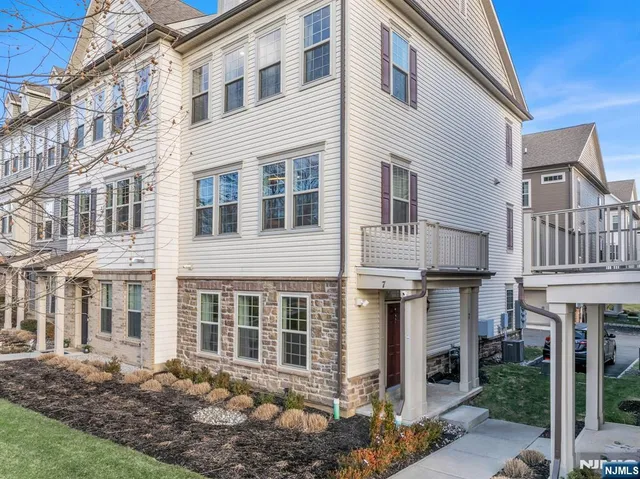 $6,000 | 7 Ambrosia Court, Unit 107, Livingston, NJ 07039