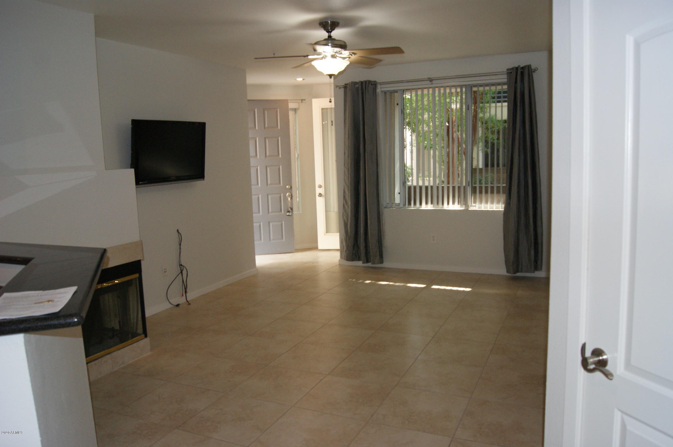 3633 North 3rd Avenue, Unit 1060 Phoenix, AZ 85013 - Photo 8 of 23 a view of livingroom with workspace