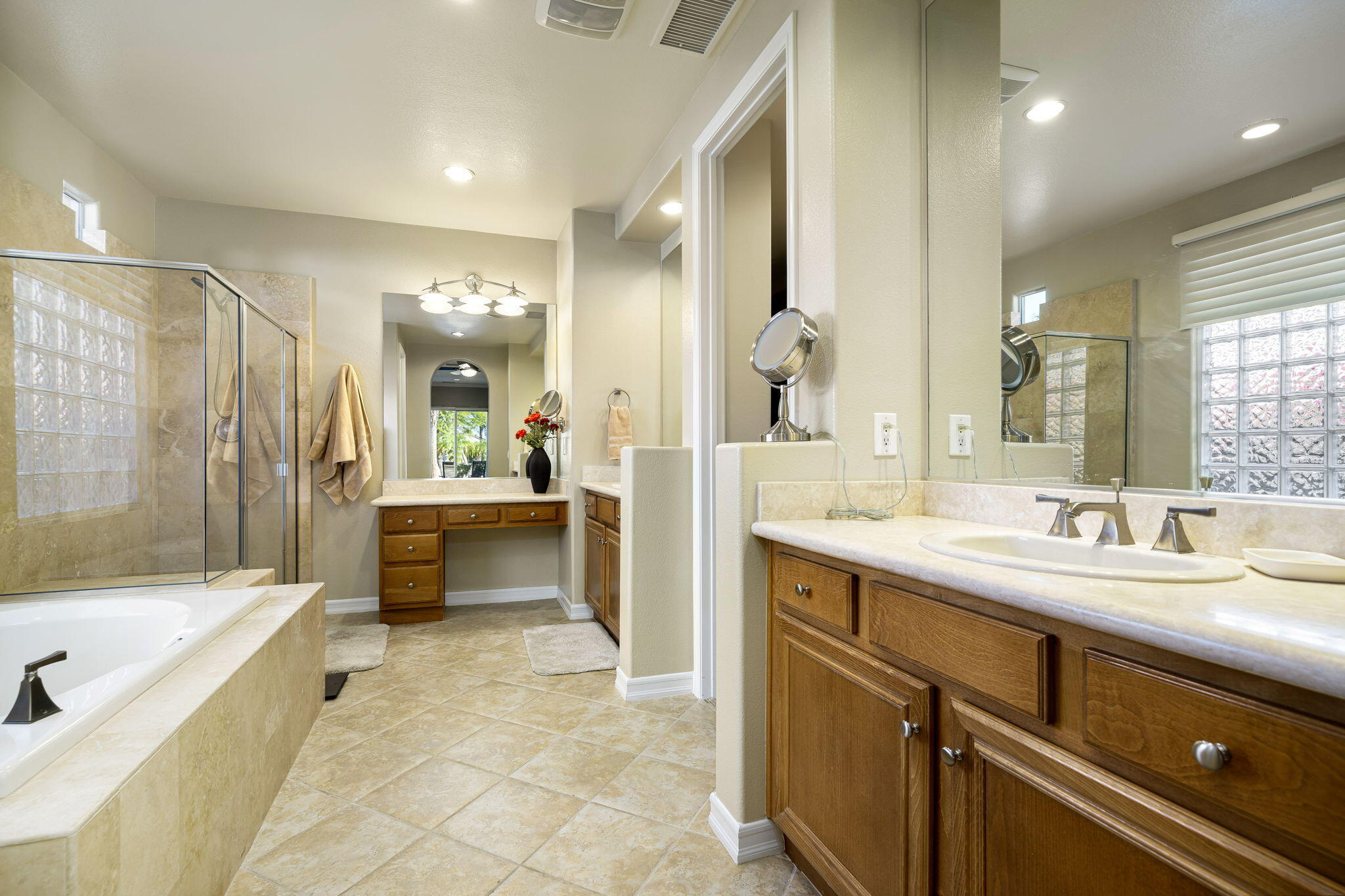 309 Loch Lomond Road Rancho Mirage, CA 92270 - Photo 12 of 27 48-web-or-mls-DF_Lomand_OPMG_0225_048